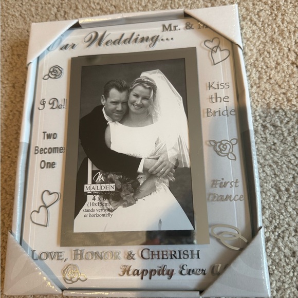 Silver Wedding Photo Frame - Picture 3 of 3